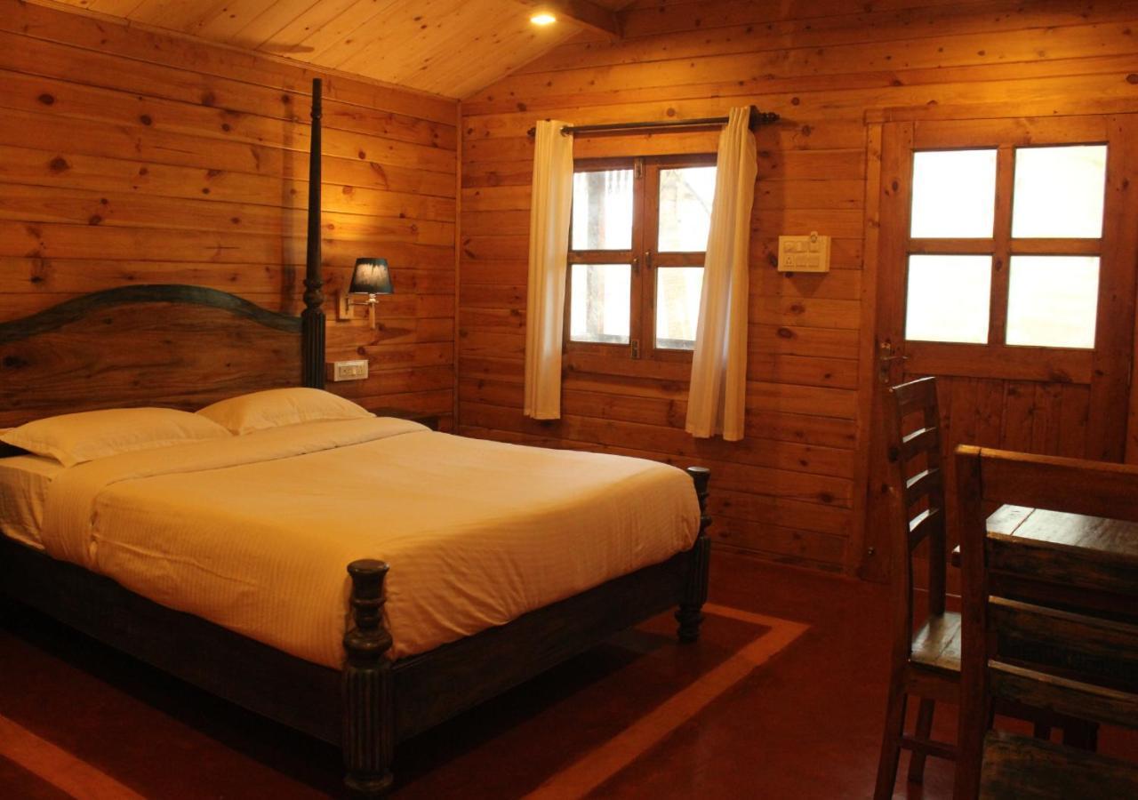 Lotus Feet Beach Resort Morjim Exterior photo