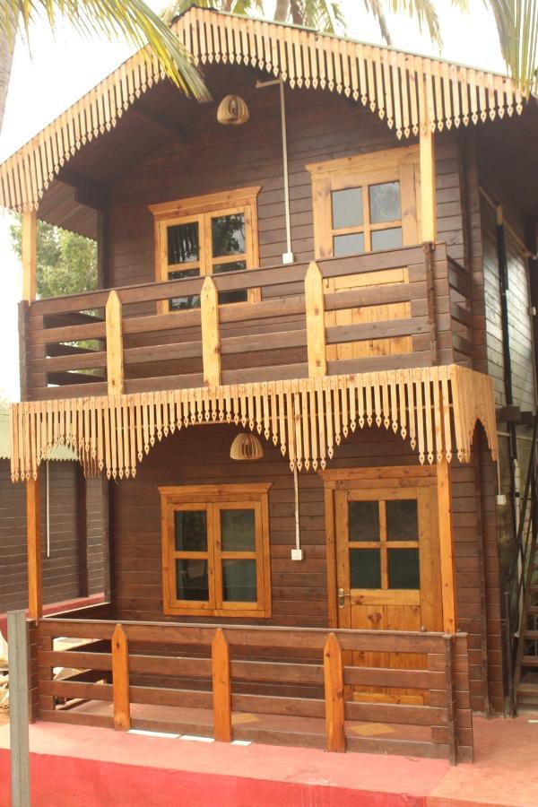Lotus Feet Beach Resort Morjim Exterior photo