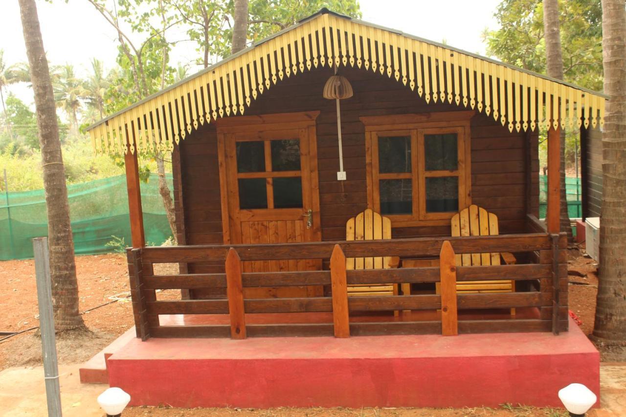 Lotus Feet Beach Resort Morjim Exterior photo